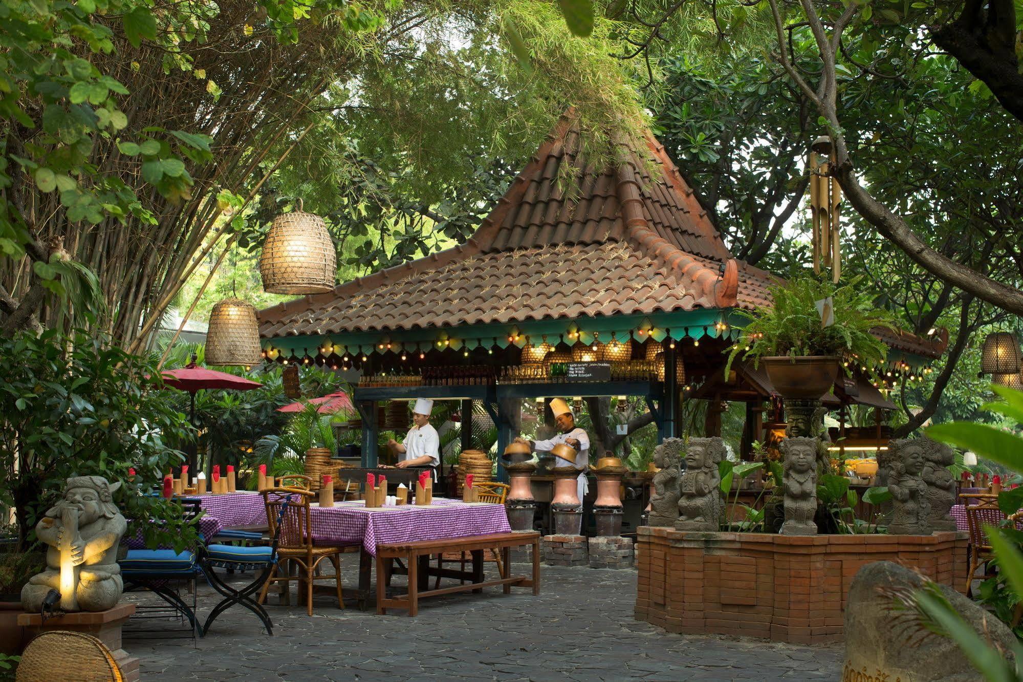 Bumi Surabaya City Resort Екстер'єр фото